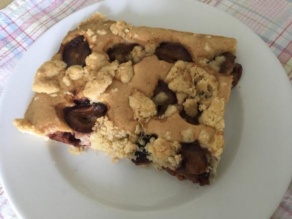 Saftiger Obstkuchen mit Streuseln