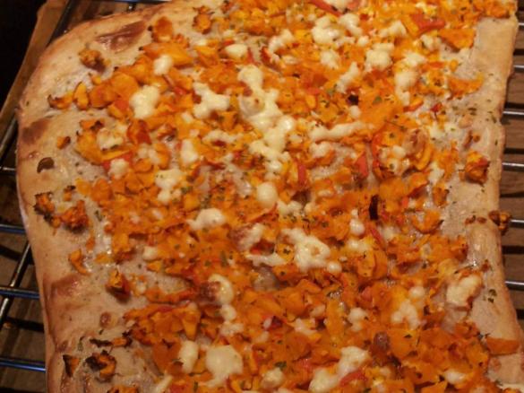 Kürbis Flammkuchen - schnell, leicht & lecker