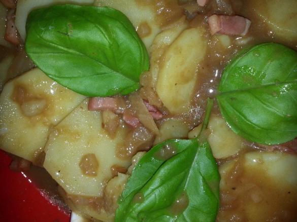 Lauwarmer Kartoffelsalat mit Speck