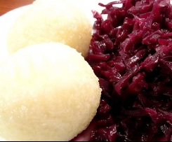 Weihnachtlicher Apfelrotkohl mit Speck