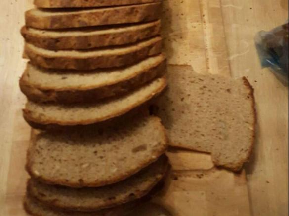 Dinkel-Roggen-Weizenbrot