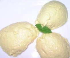 Limetten-Joghurt Mousse mit weißer Schokolade
