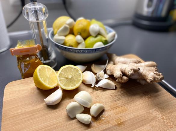 Variation Knoblauch-Zitronen Shot mit Kurkuma und Ingwer