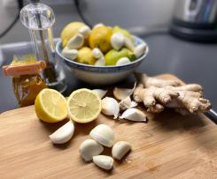Variation Knoblauch-Zitronen Shot mit Kurkuma und Ingwer
