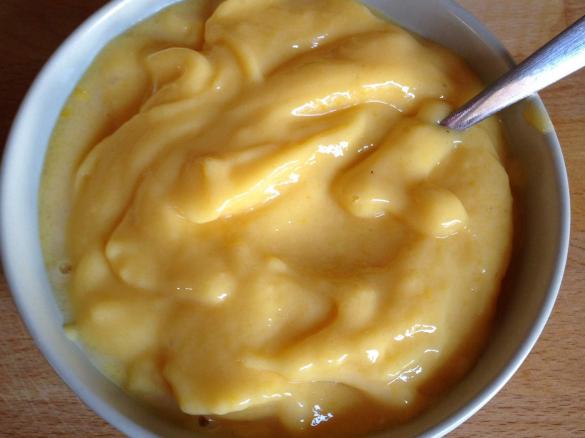 Mango-Buttermilch-Eis