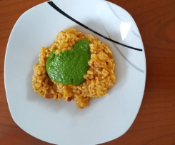 Tomaten-Pinienkern-Risotto mit Basillikumpesto