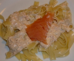 Bandnudeln in Lachs-Frischkäse-Soße