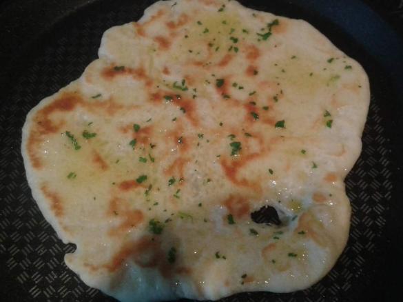 Flatbread mit Kräutermarinade