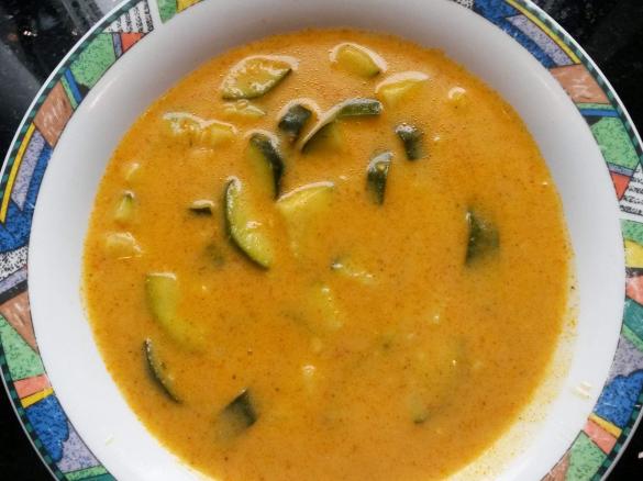Tomatensuppe mit Zucchini