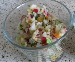 Variation von Broccoli-Paprika-Radieschen-salat 