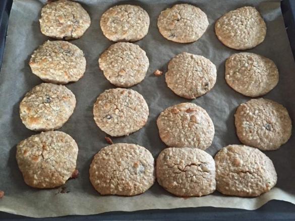 Apfelkekse mit Walnüssen und Rosinen