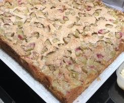 Rhabarberkuchen mit Nussbaiser