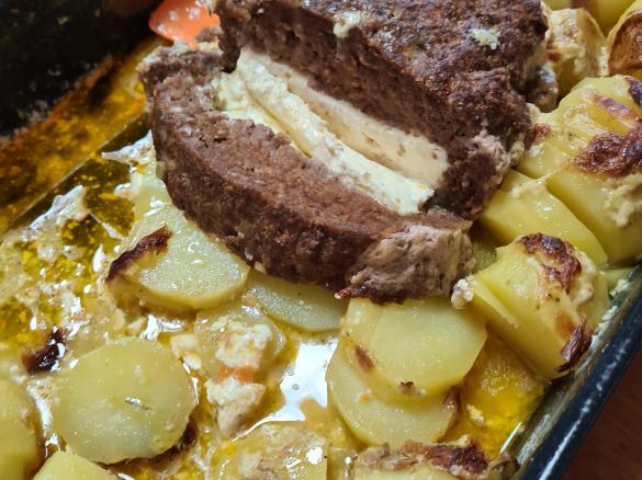 Hackbraten mit Kartoffeln in Sahne