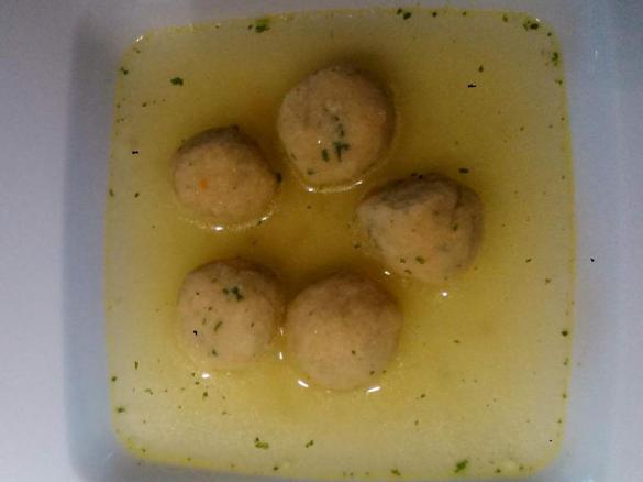 Butterklößchen (als Suppeneinlage)