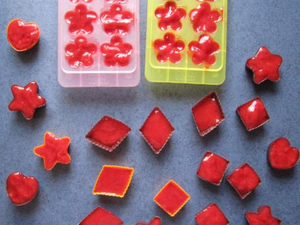 Mandelshake mit Erdbeer-Eiswürfeln