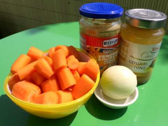 Erdnuss-Möhren-Suppe