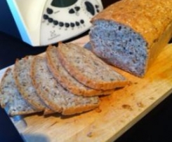 Saftiges Dinkel-Kerne-Brot