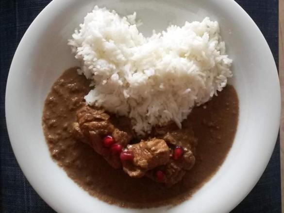 Fesenjān - persisches Huhn in Walnuss-Granatapfel-Soße