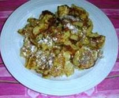 Variation von Apfelschmarren/ Kaiserschmarren mit Äpfeln