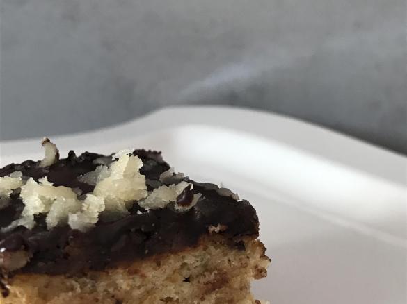 „Brownies“ mit Marzipan (spanische Vanilletorte)