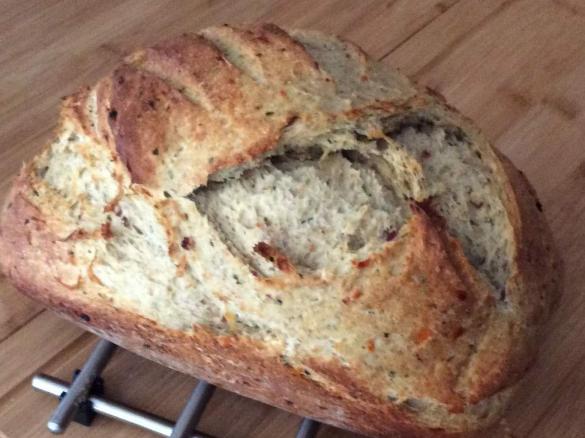 Herzhaftes Dinkelvollkornbrot mit Kräutern