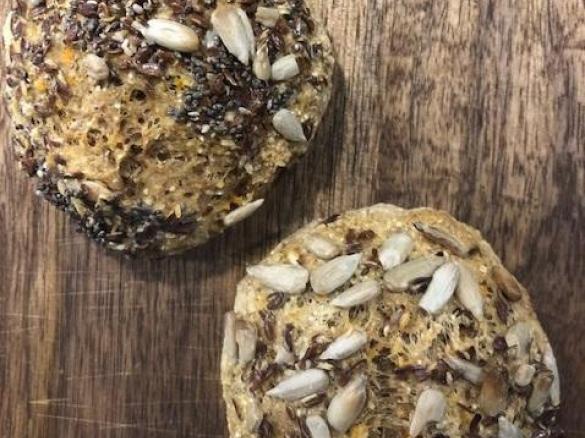 Vollkorn Karotten Brötchen