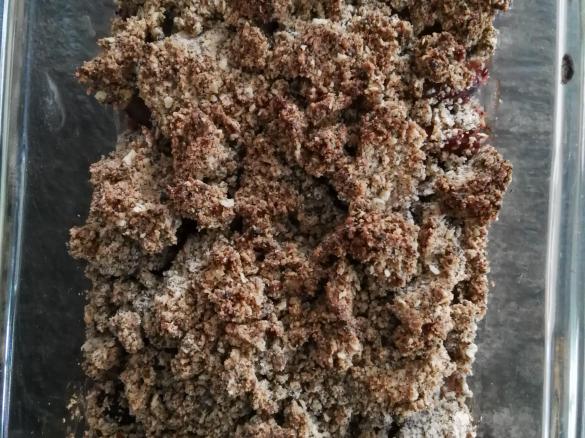 Mohn-Zwetschgen-Crumble