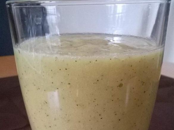 Scharfer Ingwer Kiwi Bananen Apfel Smoothie Saft Shake