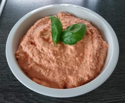 Karotten - Feta - Frischkäse Aufstrich/Dip mit frischen Tomaten