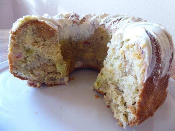 Rhabarber-Marzipan-Gugelhupf