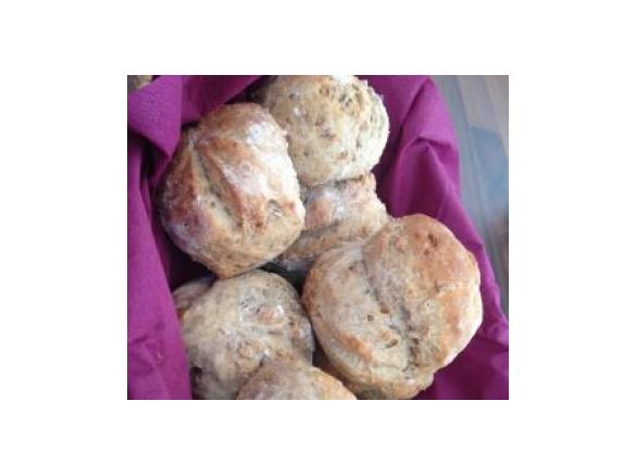 Schweizer Bürli mit Röstzwiebeln