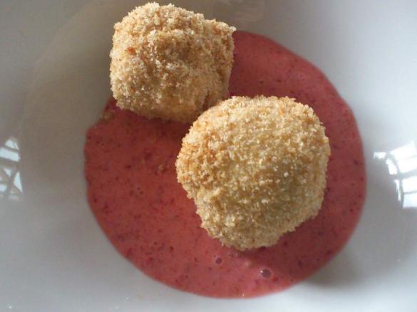 Erdbeerknödel mit Erdbeersoße