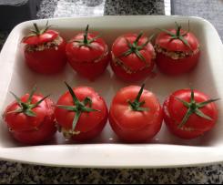 Gefüllte gegrillte Tomaten mit Couscous, Feta Oliven