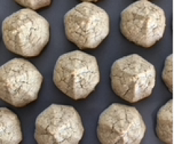 Nuss-Kekse mit Eigelb