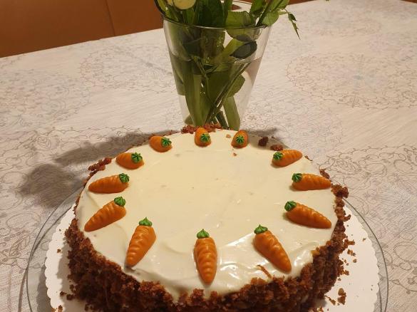 Carrot Cake à la Starb**** (Karottenkuchen) mit Frischkäse-Frosting