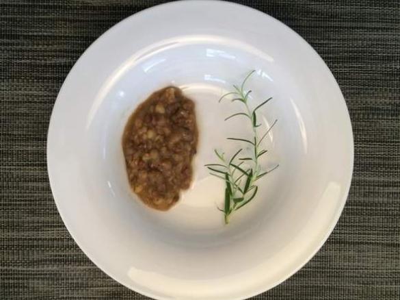 Linsensuppe mit Kartoffeln und Kräutern