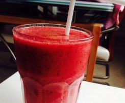 Smoothie mit Himbeeren & Weintrauben vegan