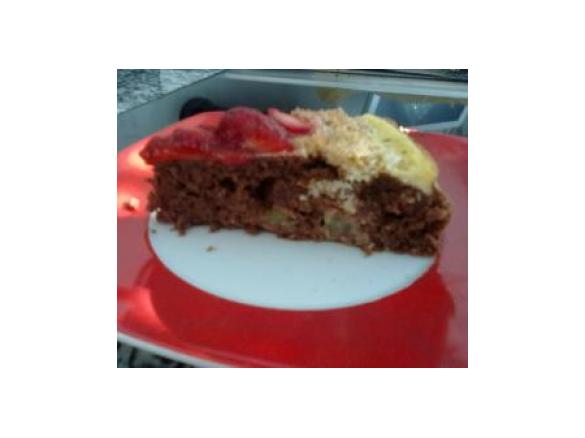 Rhabarber-Kokos-Kuchen mit Erdbeeren