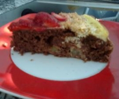 Rhabarber-Kokos-Kuchen mit Erdbeeren