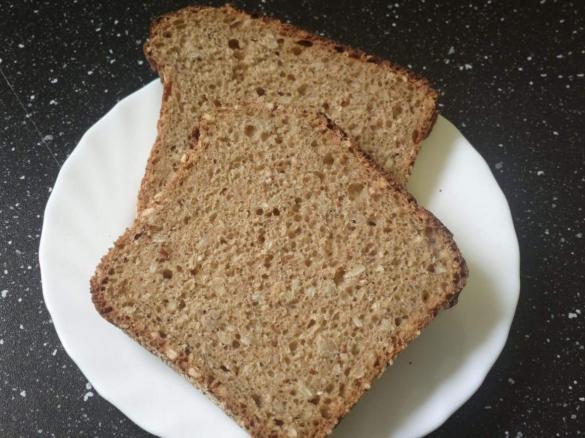 Dinkel-Vollkornbrot mit Sonnenblumenkernen