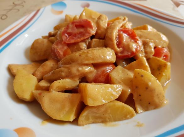 Hähnchen-Kartoffel-Gulasch süßlich und scharf