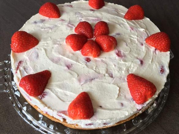 Fantakuchen mit Erdbeeren (Springform 28cm)