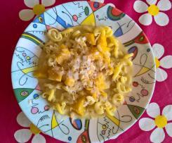Butternuss-Kürbis-Soße mit Pinienkernen