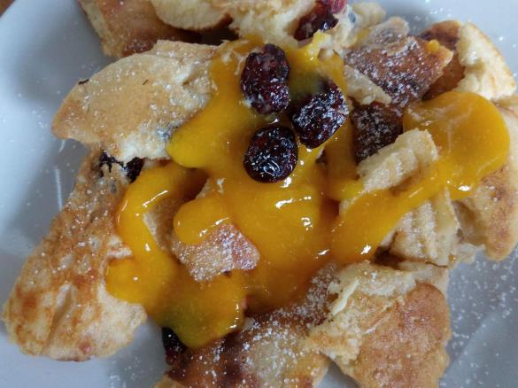 Kaiserschmarrn mit Canberries & Mangososse 