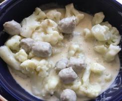 Blumenkohl mit Bratwurstbällchen und Kartoffeln