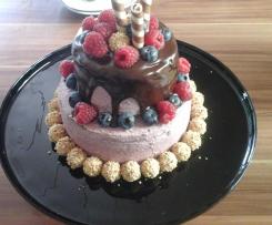 Drip Cake mit Brombeerbuttercreme