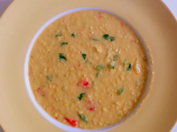 Maissuppe mit Porree und Paprika (vegetarisch)