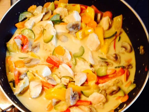 Gemüsepfanne mit Kokos-Currysoße