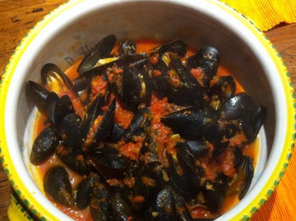 Muscheln in feuriger Tomatensauce