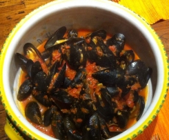 Muscheln in feuriger Tomatensauce